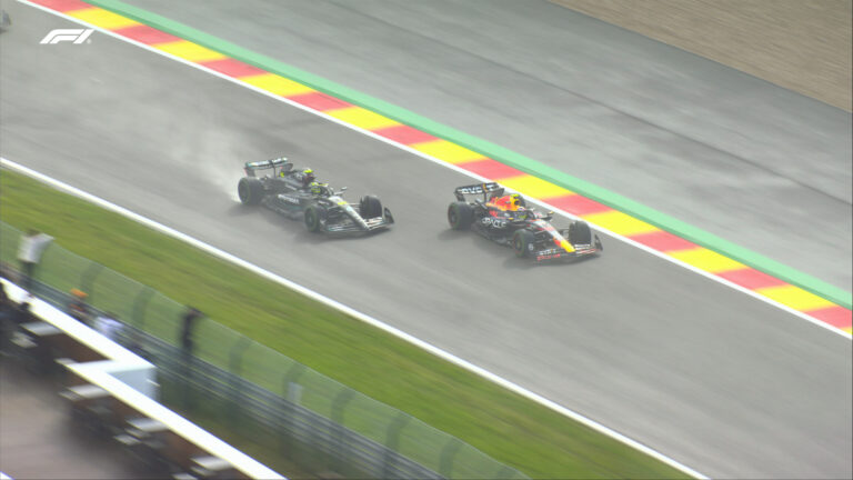 Hamilton Sennát idézte, miután tönkretette Pérez versenyét Belgiumban (videó)