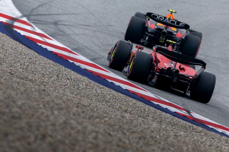 A Red Bull vagy a Ferrari is meglepőt húzhat – ő lehet az F1-es átigazolási piac váratlan kulcsfigurája