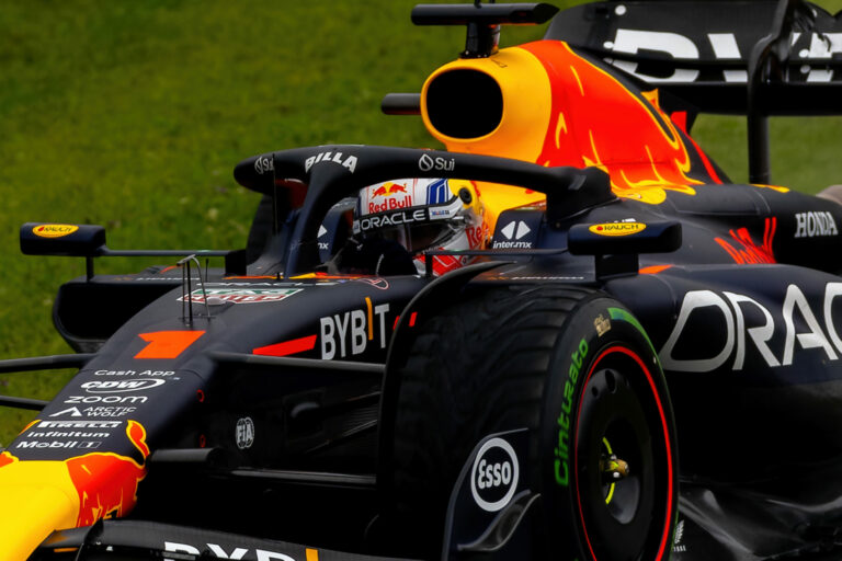 Verstappen nem tartja korrektnek Hamilton húzását, a szakértő szerint a címvédő bosszút állt