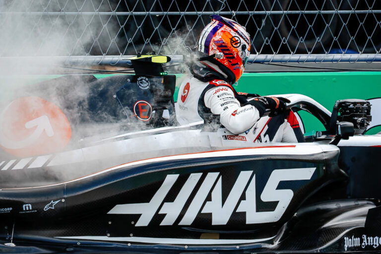 Linkedinen keres magának új vezetőt a csapatfőnökét kirúgó F1-es istálló