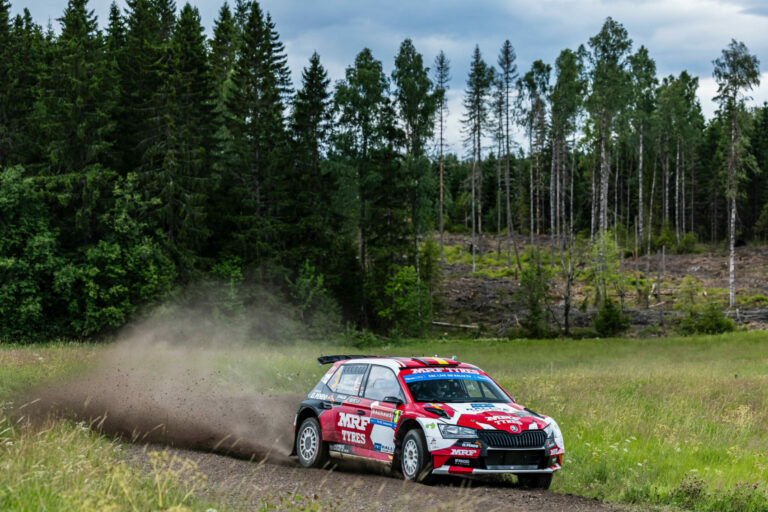 Komoly drámákkal és elképesztően nagy balesettel indult a Skandináv Rally második napja