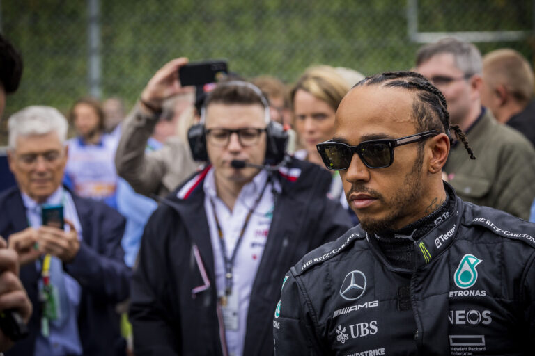 Hamilton könnyfakasztóan sokat fog keresni a Ferrarinál, amely megadta neki, amit a Mercedes nem