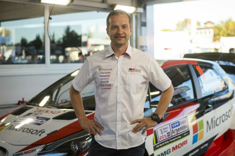 Hanninen elvállalta a navigátor szerepkörét Latvala mellett, de volt egy feltétele