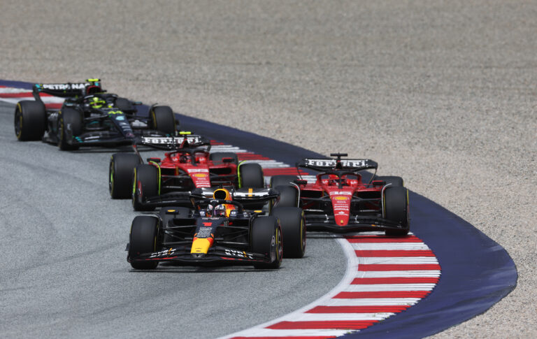 Verstappen agyonvert mindenkit Ausztriában; Hamiltont Wolffnak kellett rendre utasítani