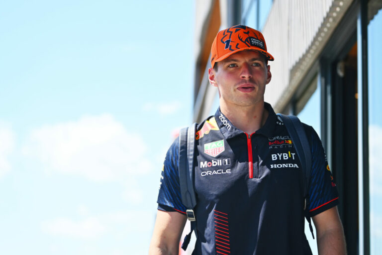 Bődületes hibákat csinált az életében csak két könyvet elolvasó Verstappen a forgalmi vizsgán