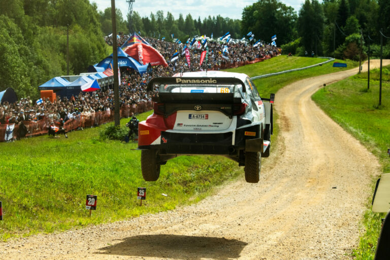 Észt Rally: Rovanpera klasszist nyújtva mesterhármast ért el és jelentősen növelte előnyét a bajnokságban