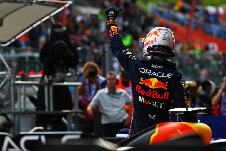 Verstappen a mérnökével veszekedett, majd mindenkit agyonvert, mégsem indulhat az élről a Belga Nagydíjon
