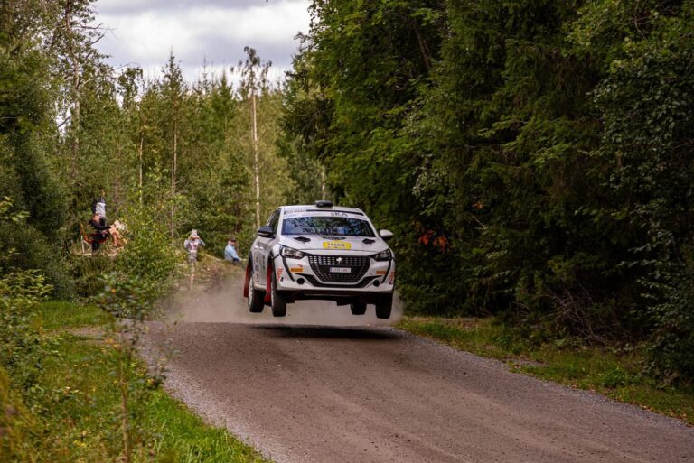 Kristian Sohlberg fog navigálni a 14 éves rally tehetségnek