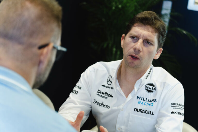 Schumachertől és Hamiltontól is tanult valamit – exkluzív interjú a Williams csapatfőnökével