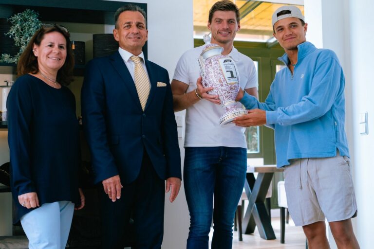 Verstappen megkapta az új herendi trófeáját, az eredetit összetörő pilóta is ott volt (képek, videók)