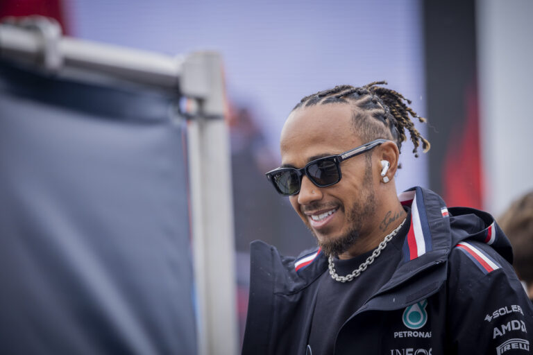 Hamilton úgy véli, a rossz döntés nélkül Verstappenel harcolt volna a győzelemért Hollandiában