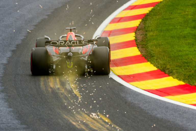 Mégis szabályt módosítanak az F1-ben, hogy visszafogják a Red Bullt?