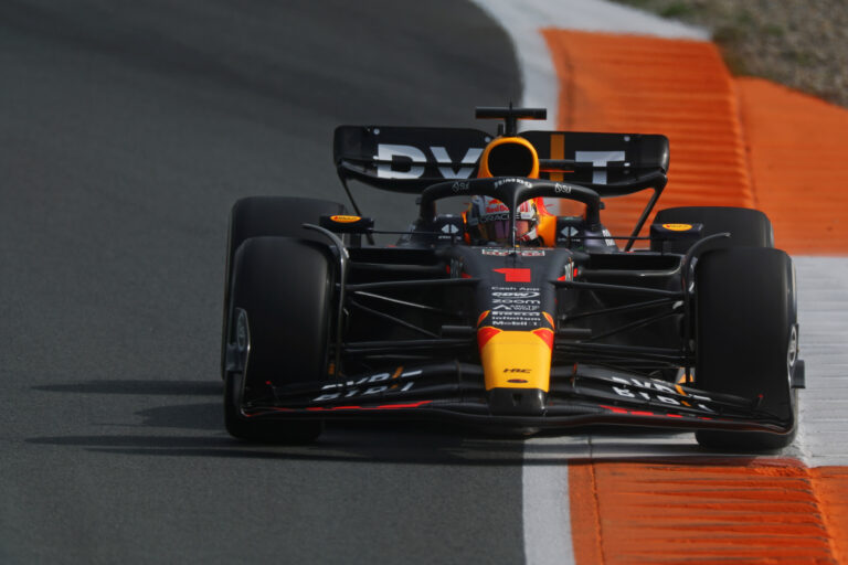 Visszatért a nyári szünetről az F1, Verstappen nyitott az élen Alonso és Hamilton előtt Zandvoortban