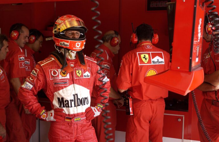 Elképesztő, 160 darabból álló Schumacher-gyűjteményt árvereznek el, benne különleges Senna-relikviákkal