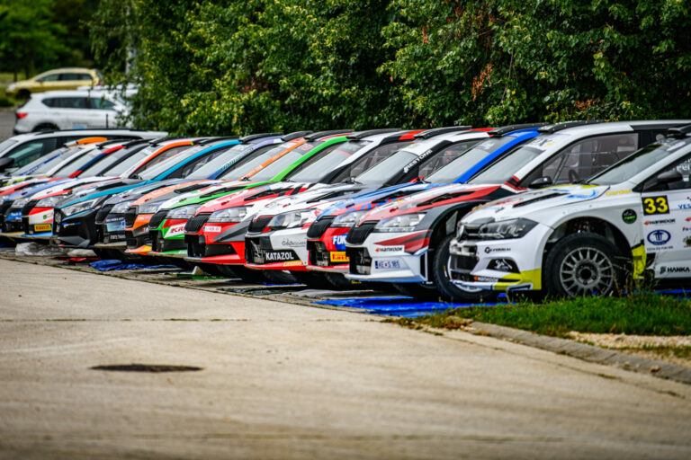 61 páros áll rajthoz a Veszprém Rallyn vasárnap, László Zoltán takarít