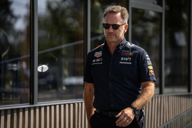 Még le sem zajlott a vizsgálat, de már megpecsételődött a Red Bull megvádolt főnökének sorsa?