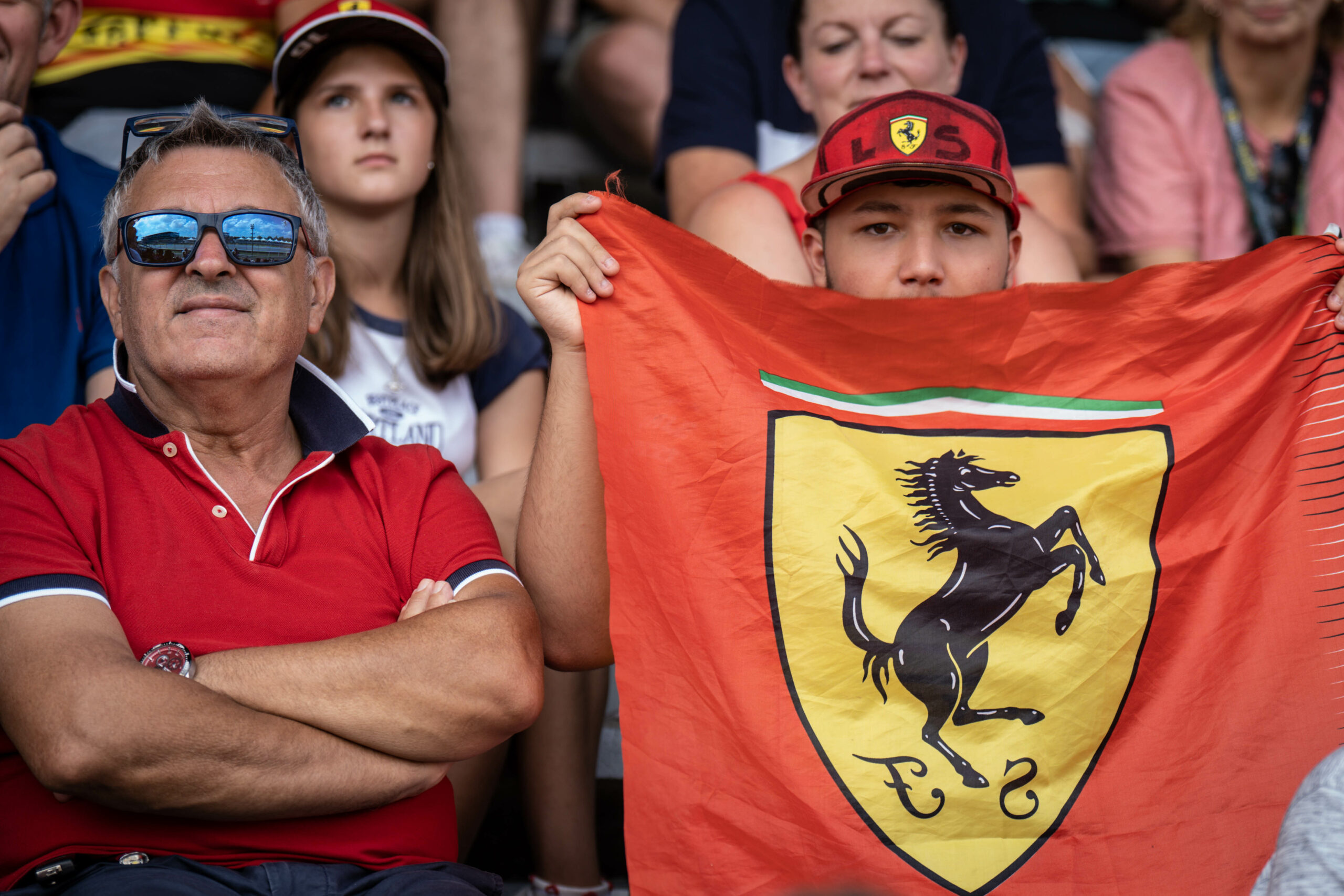 Ferrari szurkoló, Olasz Nagydíj, zászló