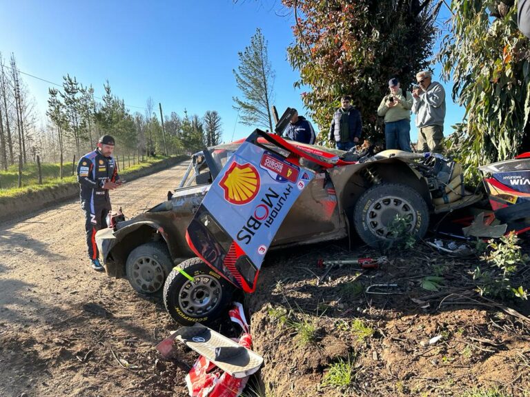 Chile Rally SS1: Akárcsak négy éve – Tanak az élen, hatalmas esés egy Hyundai versenyzőtől