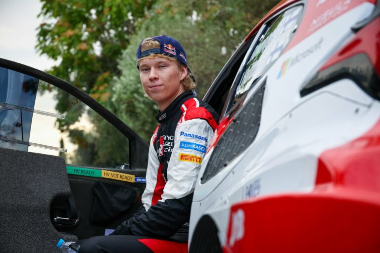 Rovanpera továbbra is verhetetlen sárban, Neuville nyomába eredt az Akropolisz Rallyn