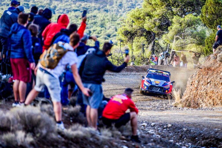 Neuville növelte előnyét, Evans nagy bajban az Akropolisz Rallyn