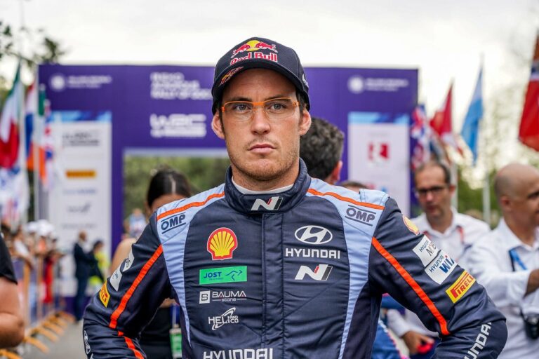 Neuville az élről esett ki, kettős Toyota vezetés az Akropolisz Rallyn