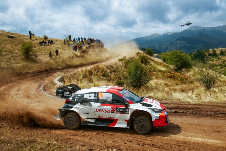 Akropolisz Rally 2. nap: Rovanpera magabiztos előnyben az elképesztően drámai nap végén