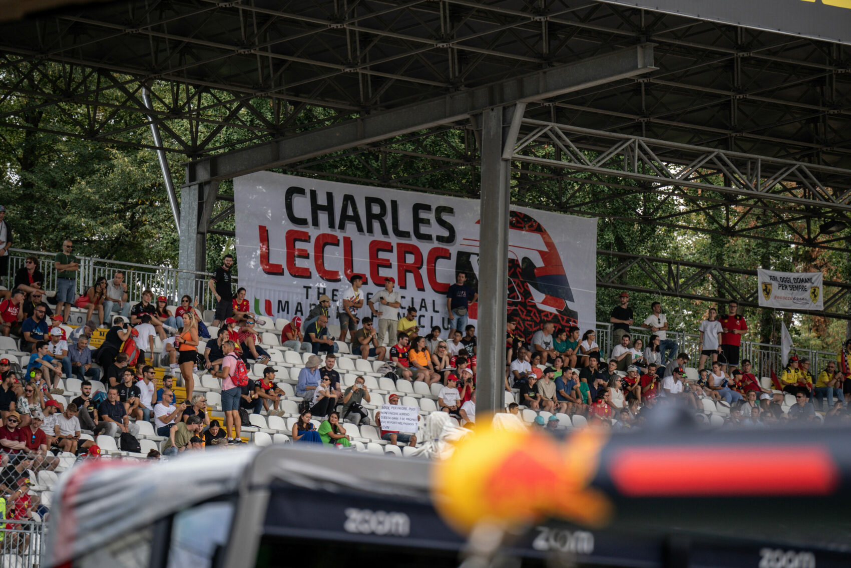Forma-1, Red Bull, Charles Leclerc szurkolók, Olasz Nagydíj 2023, péntek