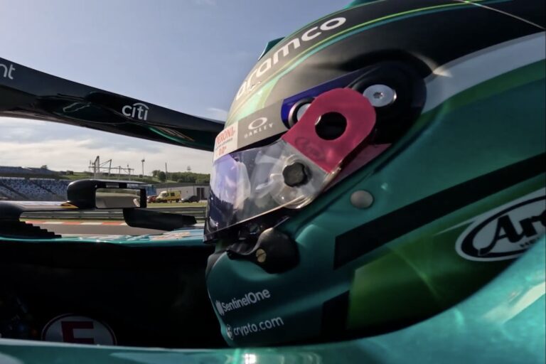 Lélegzetelállító felvételek – így tesztelt a Hungaroringen a női F1-es pilóta (videó)