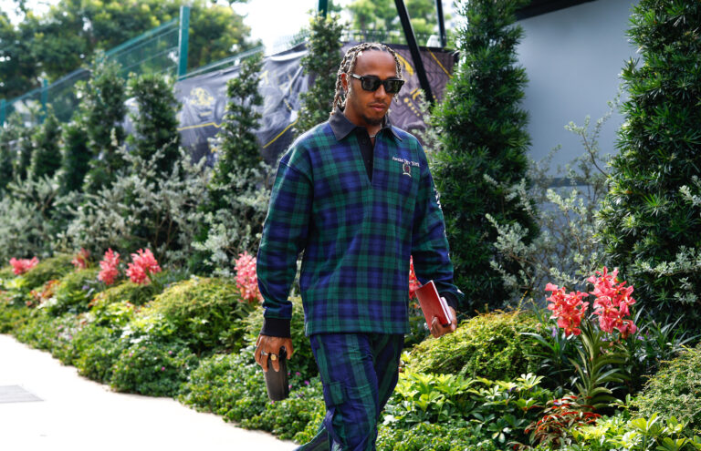 Jön az év szenzációja? – Hamilton mégis aláírhat a Ferrarihoz