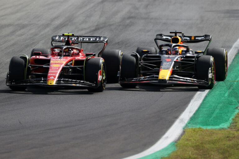 Verstappen megdöntötte Vettel rekordját, a két Ferrari majdnem egymást ütötte ki Monzában