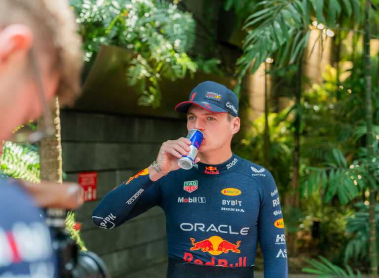 Verstappen helyretette Hamiltont és főnökét – az egyik dühös, a másik lehet, hogy irigy