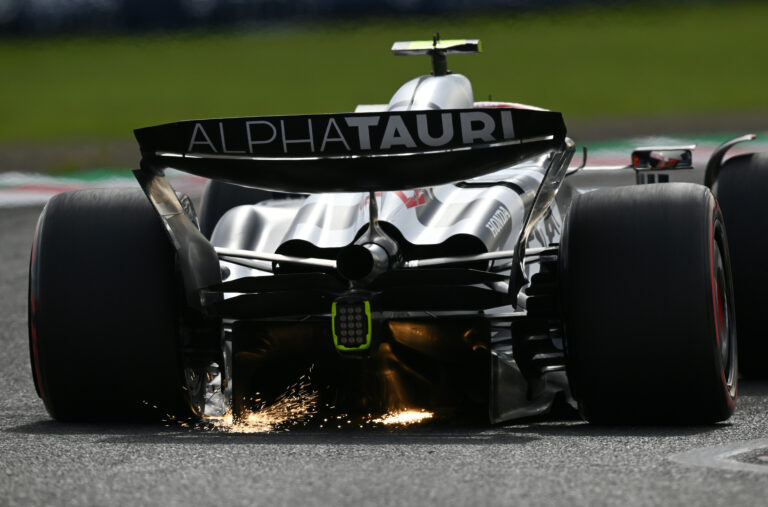 Kínos baki a Red Bull kistestvérétől, ilyen banális véletlenen is nagyot bukhat valaki a Forma-1-ben