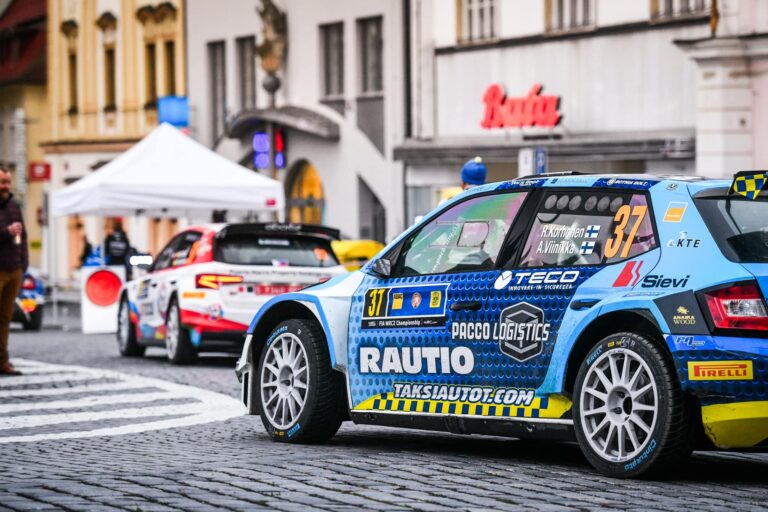 Ritka, de hatalmas hibát vétett a csapat, vége a WRC3-as világbajnok Közép-Európa Rallyjának!