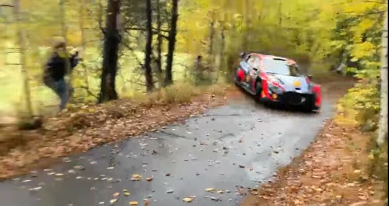 Videón Esapekka Lappi újabb nagy balesete, nem sokon múlt a tömegtragédia!