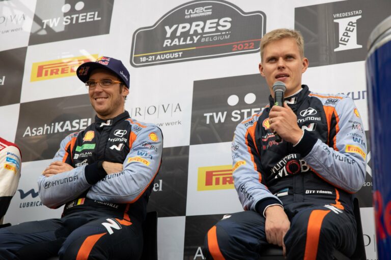 Neuville örül Mikkelsennek és Sordónak