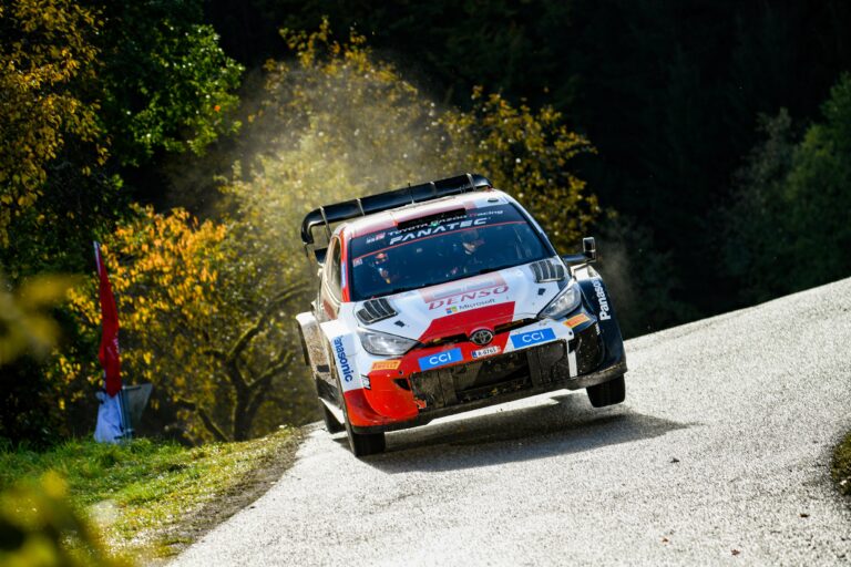 Megvan Ogier első szakaszgyőzelme a Közép-Európa Rallyn, hatalmas csata a WRC2-ben