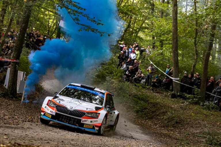 Eldőlt – Csomós Mixiék a Skodával indulnak az ERC futamokon