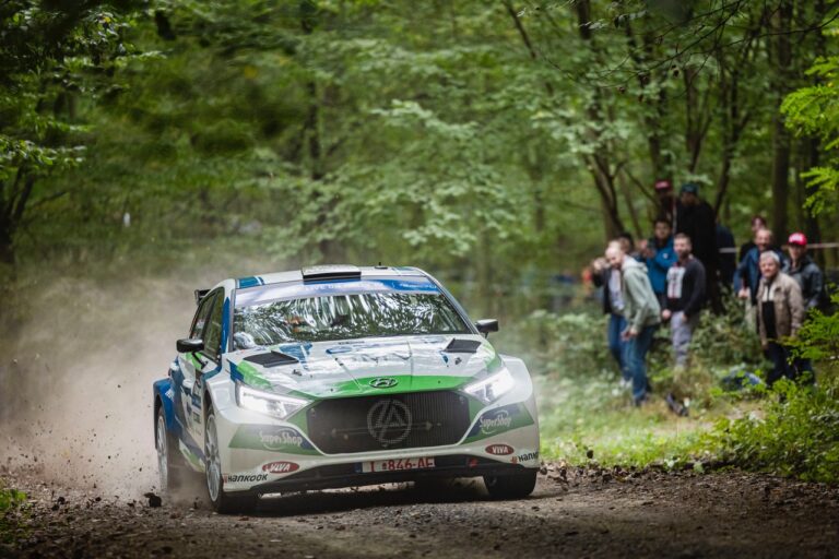Rally Hungary SS7: Csomós az élen, Ostberg tempót váltott, Michelisz-defekt