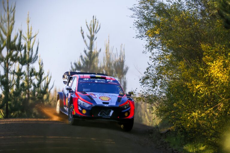 Csak két gumigyártó adta be WRC-pályázatát