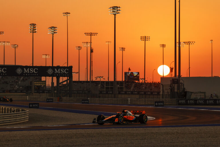 Hosszú idő után egy újonc indulhat az élről, a McLaren kisajátította az első sort a katari sprintre