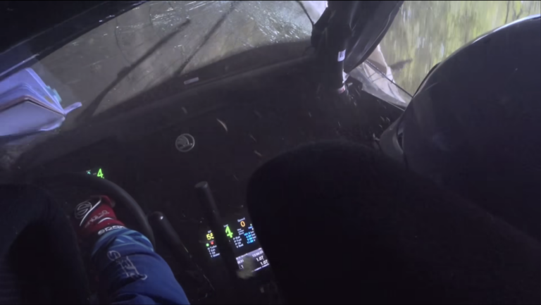 Így repült be az erdőbe Csomós Mixi a Rally Hungaryn (onboard videó)
