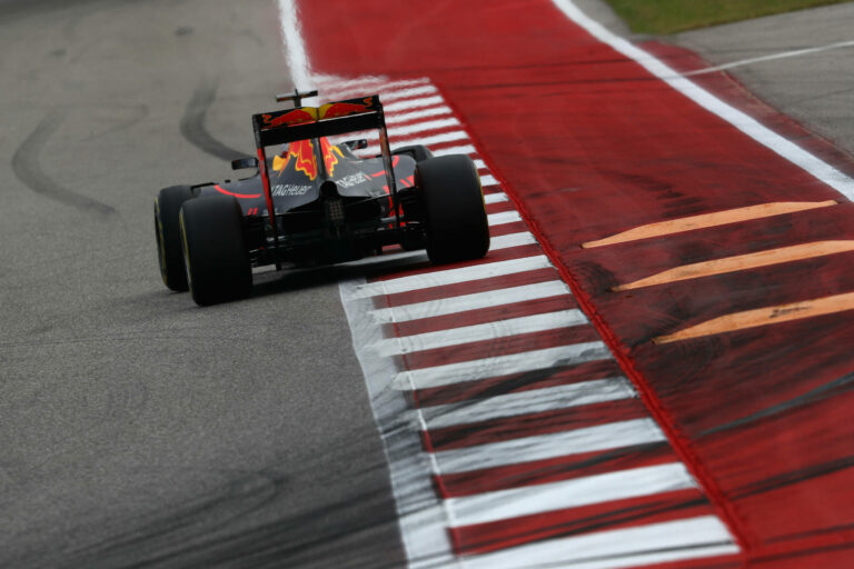 Így dühítette fel Verstappen a Red Bull szigorú tanácsadóját furcsa hibájával
