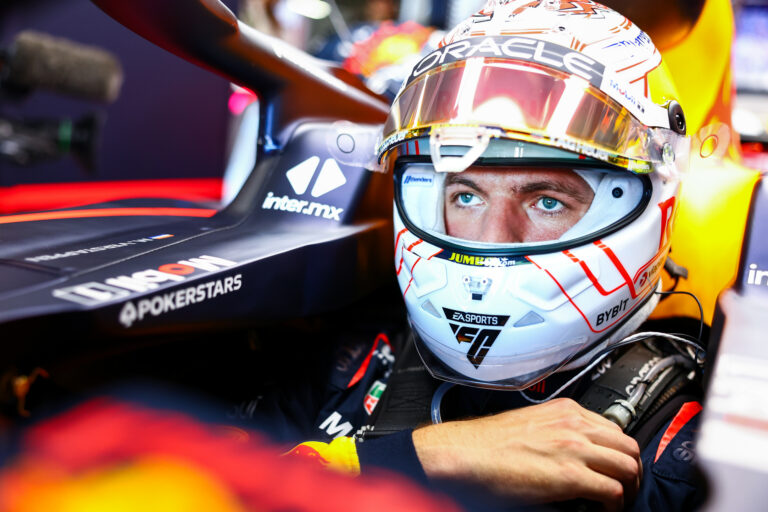 Verstappen „apósát” másolva érheti utol őt, Sennát, Laudát, Stewartot és Brabhamet