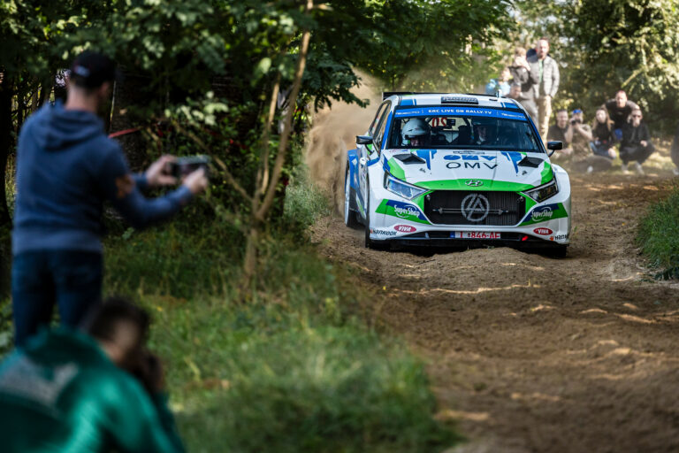 Michelisz komoly csatával kezdte a Rally Hungaryt, Marczyk veretlen pénteken, Turán a legjobb magyar