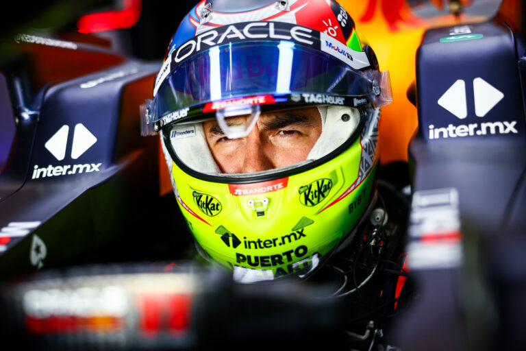 Sajtóhír: a Red Bull ultimátumot adott Péreznek, Hamilton „rúgathatja ki” őt a csapatból
