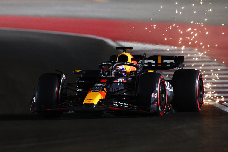 Verstappen hibája ellenére is a pole-ban; kétszer is változott utólag a katari időmérő eredménye