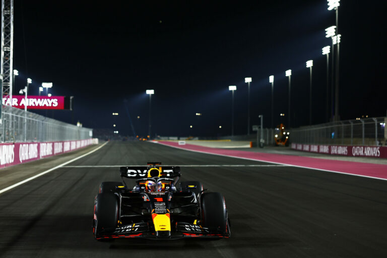 Verstappen már a leintés előtt világbajnok lett, de a McLaren újoncát nem tudta legyőzni a sprinten