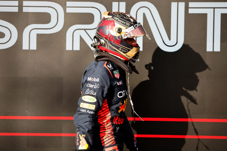 Verstappen ismét beleállt a sprintformátumba, de Hamilton szerint csak unatkozik