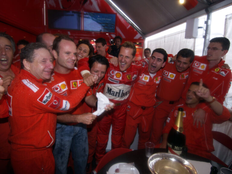 Ettől volt nagyszerű a Ferrari a Schumacher-korszakban – a McLaren főnöke is mintának használja