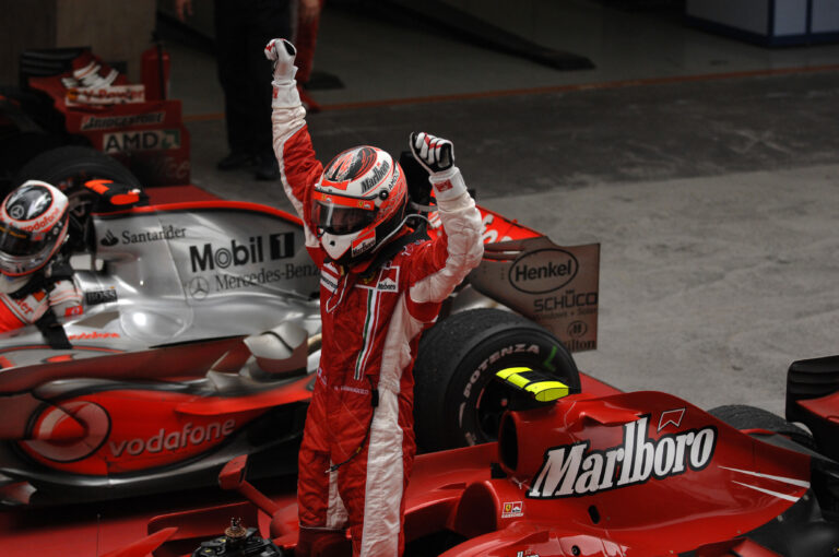 Bunda volt Räikkönen egyetlen vb-címe, Hamilton felsőbb utasítás miatt nem nyerhetett?